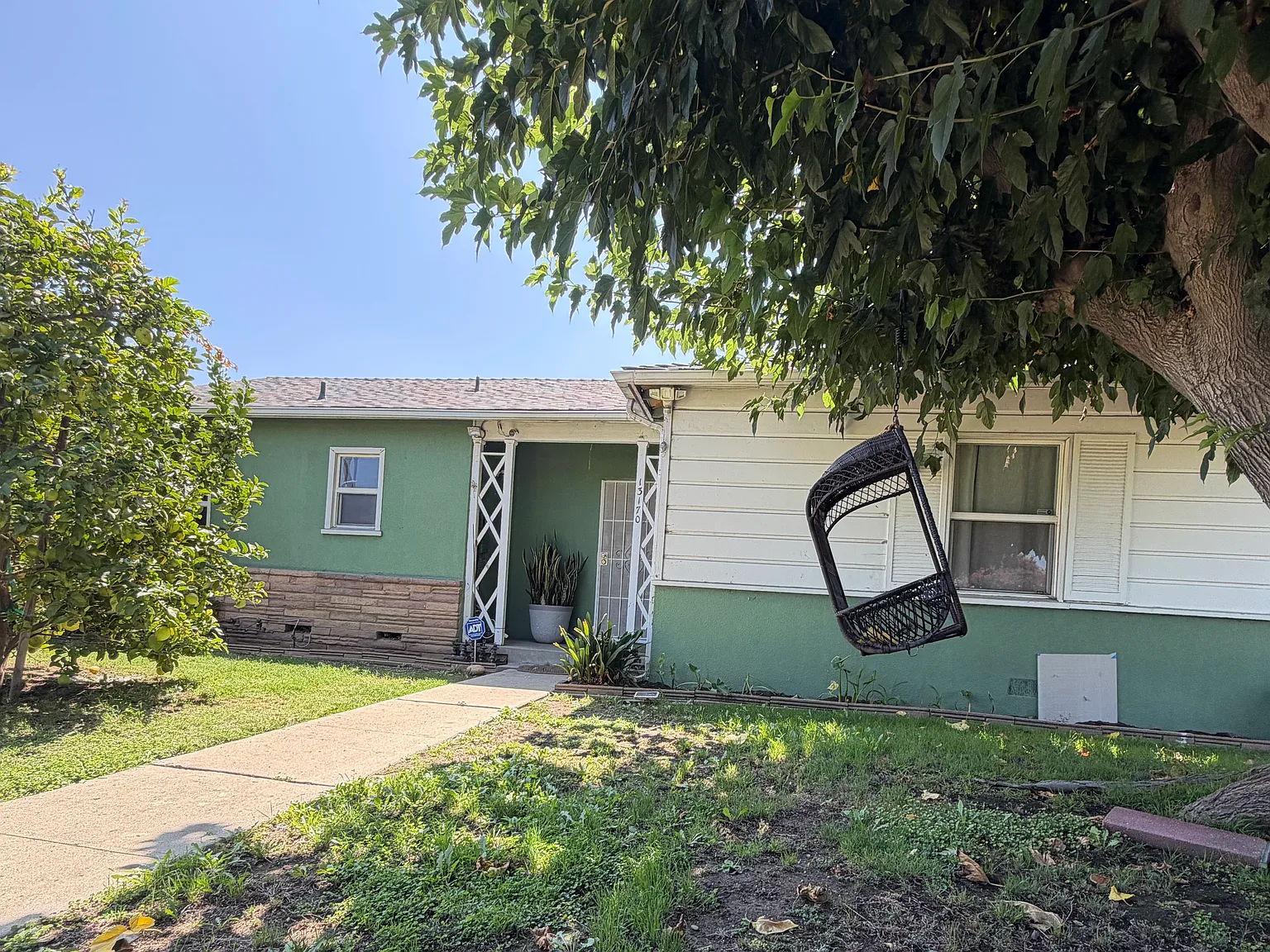 3 bed, 1262 sqft, $3,800 — Photo 1