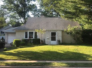 27 Wakefield Ave, Port Washington, NY 11050