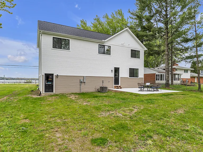 5264 Cooley Lake Rd — Photo 52