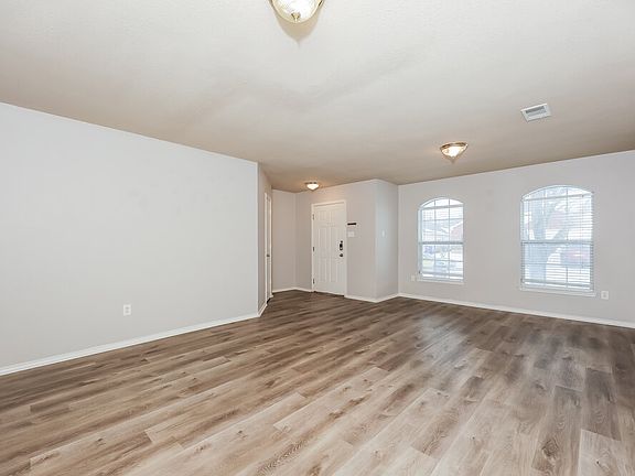 4th image of 522 Blueberry Hill Ln
