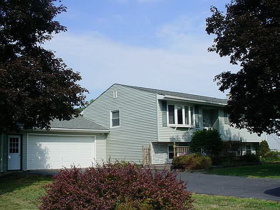 4th image of 5 Lyons Dr