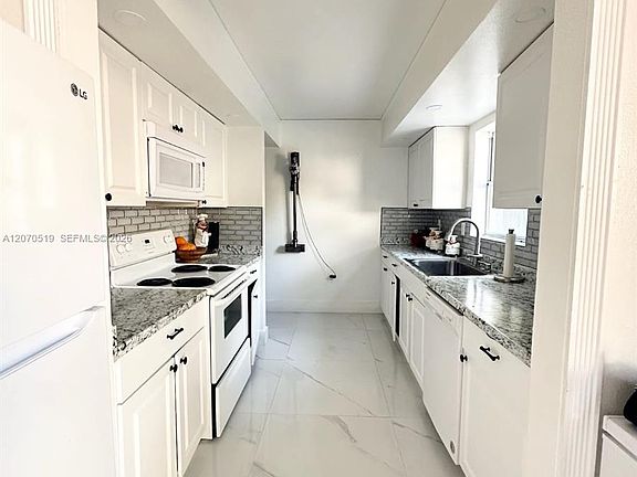 4th image of 11818 SW 273rd Ln
