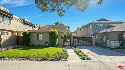 40 S Meridith Ave Photo 1