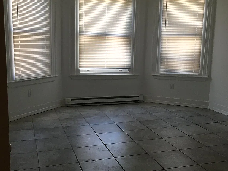 4943 Penn St #1B — Photo 10