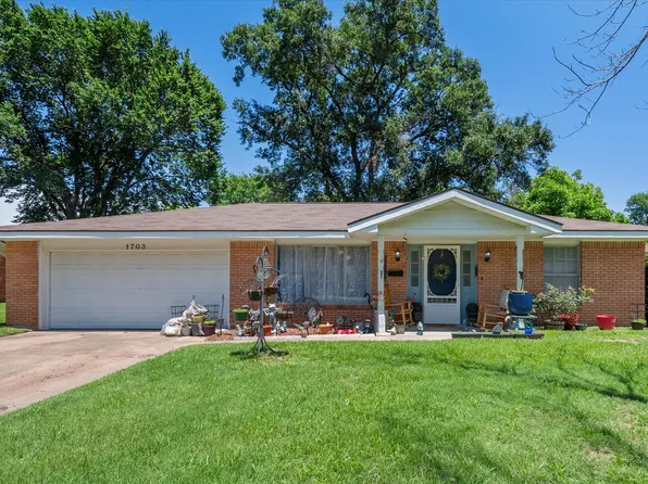 1703 E Beverly Dr, Corsicana, TX 75110