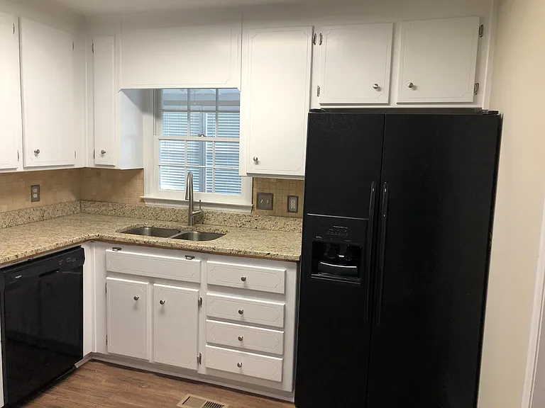 4063 Stephanie Ct NW — Photo 4