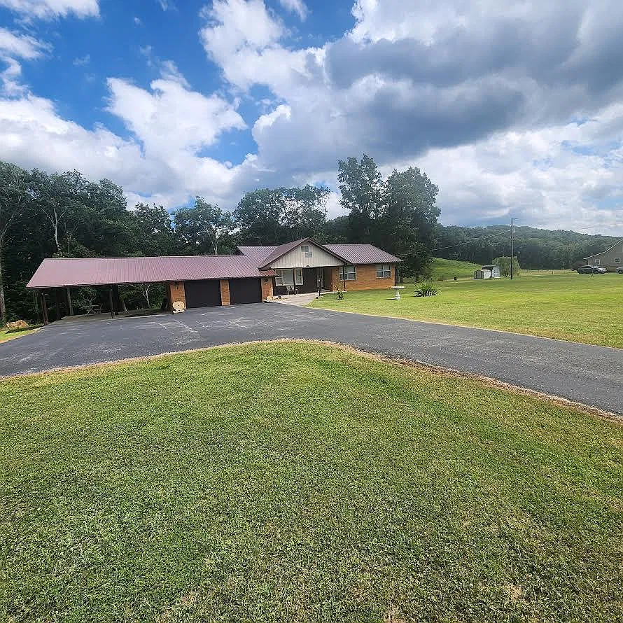 700 Williamsburg Rd — Photo 1