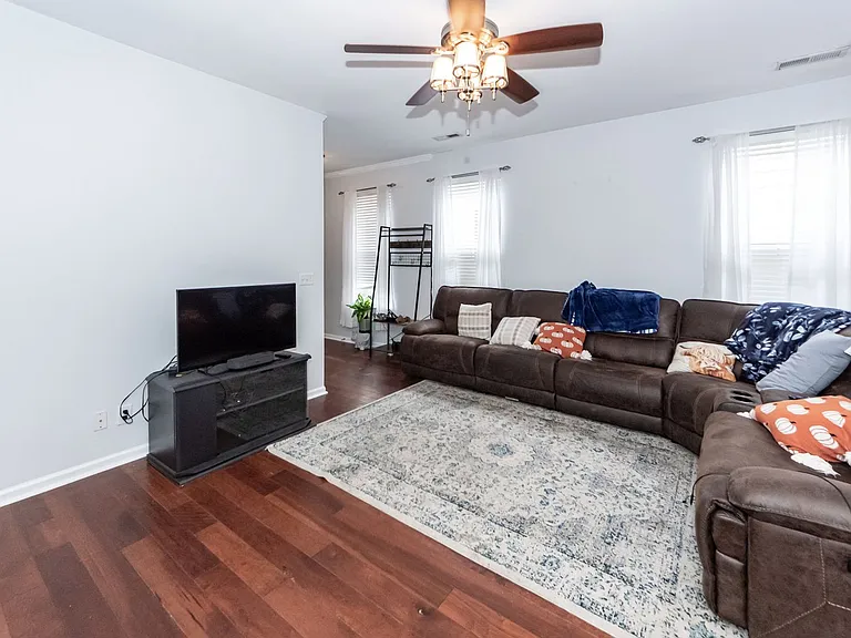 133 Diploma Dr — Photo 12