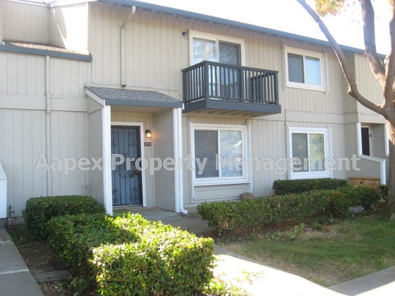 1st image of 4268 Comet Cir