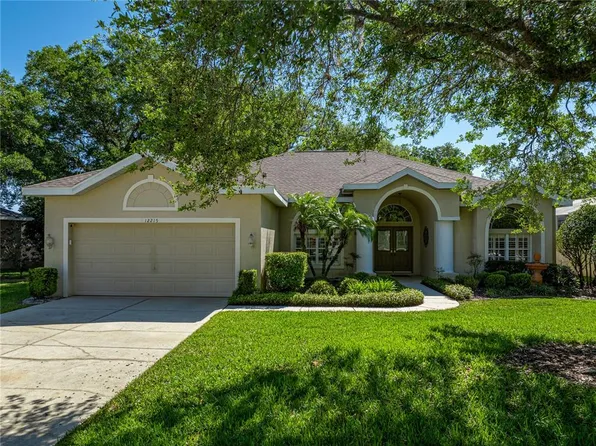 12215 Woodlands Cir, Dade City, FL 33525
