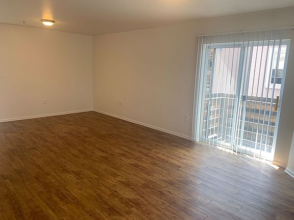 4th image of 865 30th St APT 4
