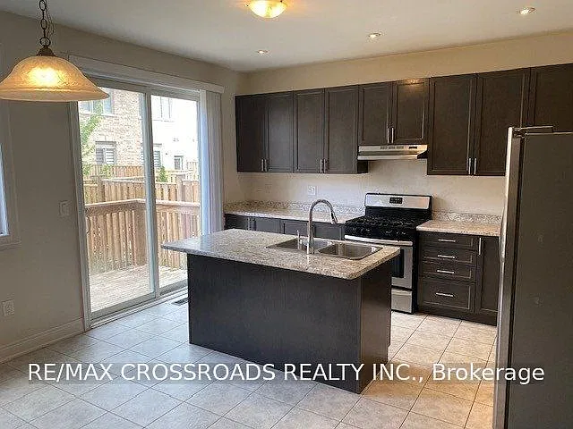 4 bed, $2,950 — Photo 4