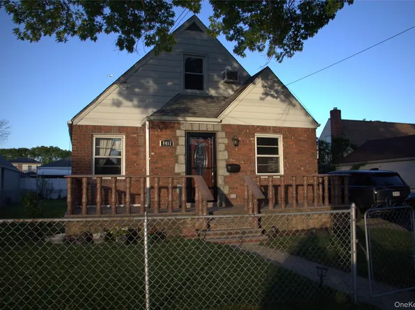 8417 264th Street, Floral Park, NY 11001