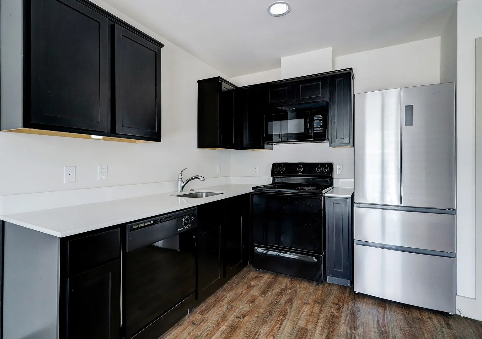 4300 Rosslyn — Photo 2