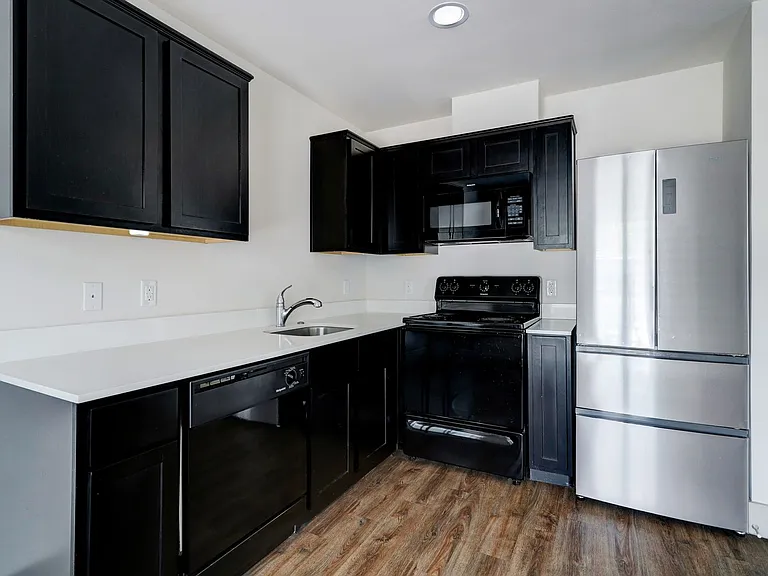 4300 Rosslyn — Photo 14