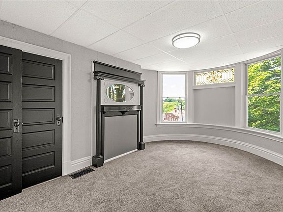 4th image of 1025 Brownsville Rd