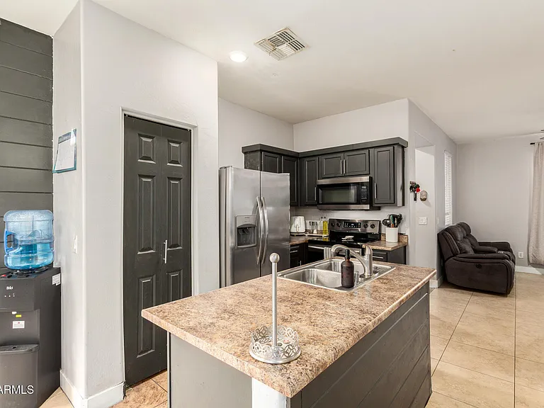 6609 W Johnson St — Photo 9