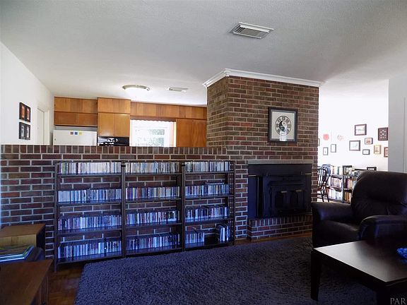 4th image of 6275 Winona Dr
