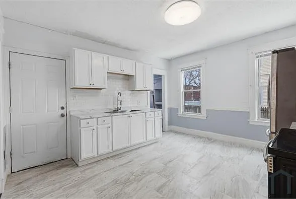 64 Rowe Ave #2 — Photo 6