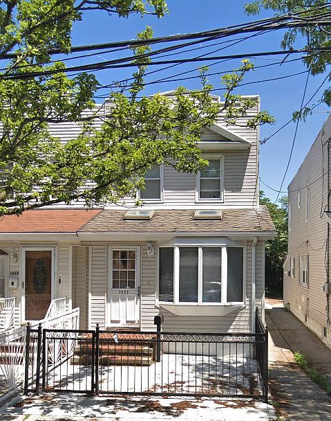 1st image of 1621 E 96th St