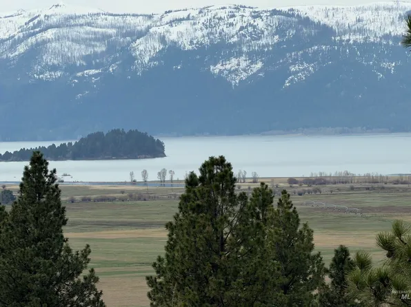 Seubert St, Donnelly, ID 83615
