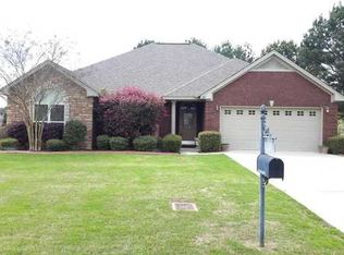 189 Charleston Dr, Elmore, AL 36025