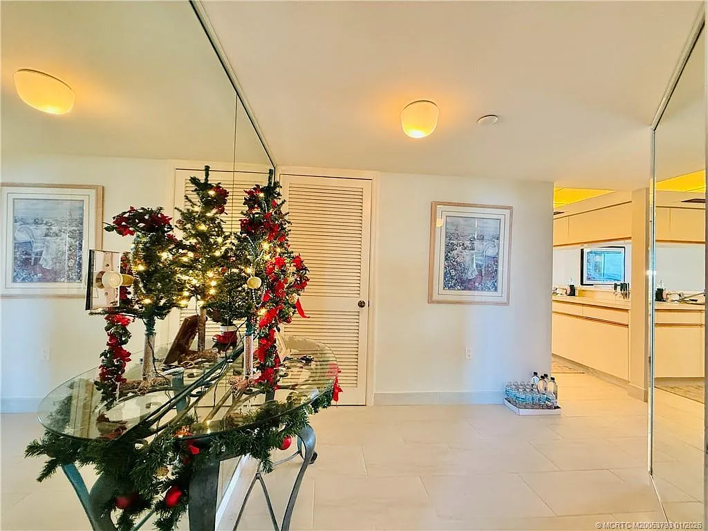 3 bed, 2.0 bath, 1485 sqft, $6,000 — Photo 2