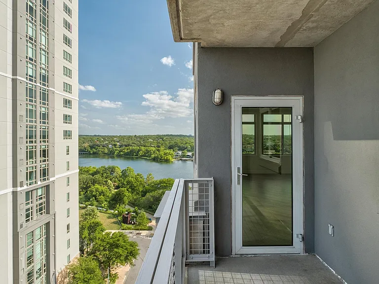 54 Rainey St #1201 — Photo 25