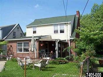 3rd image of 819 Hill St