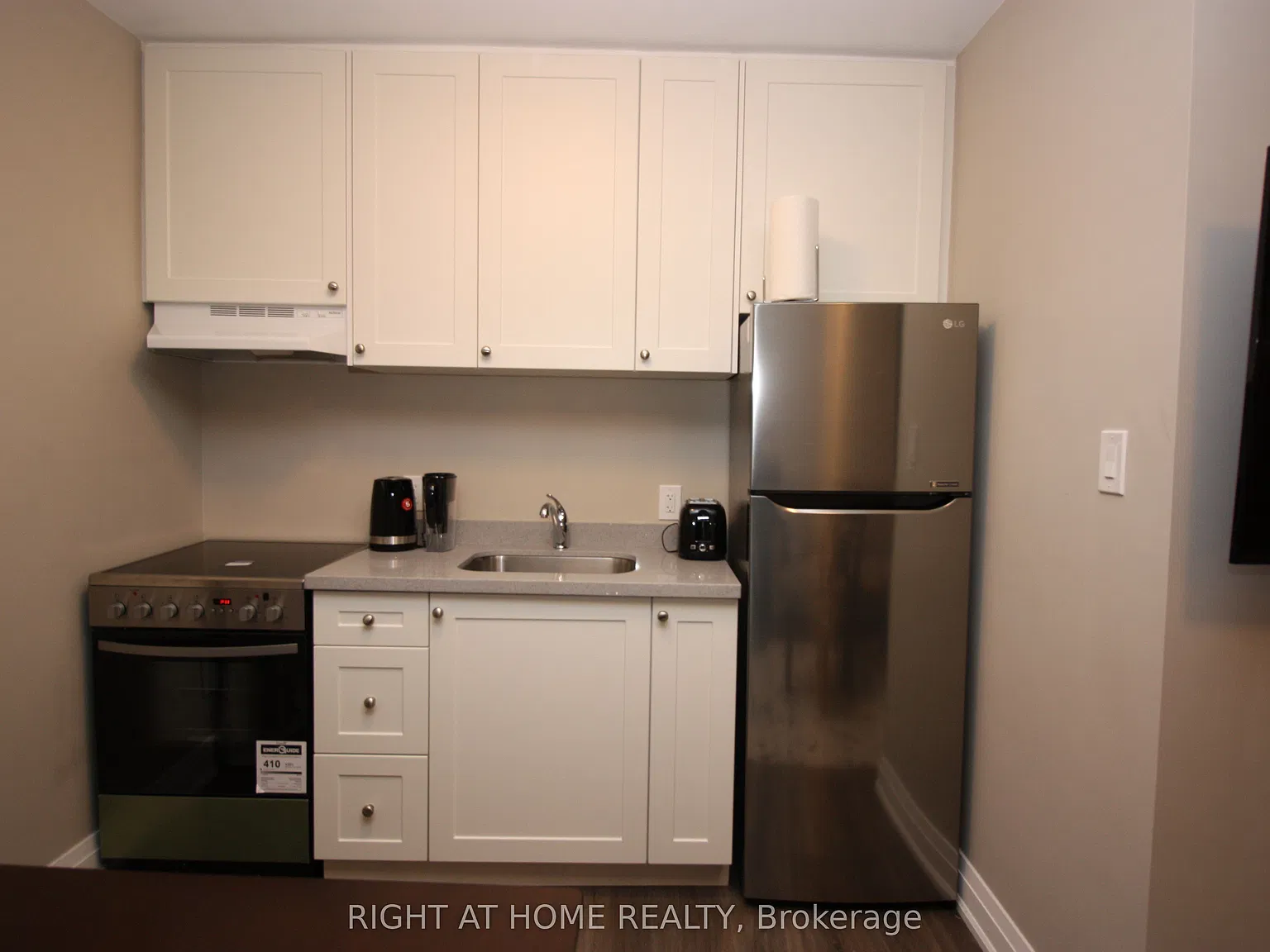 2 bed, $1,900 — Photo 3
