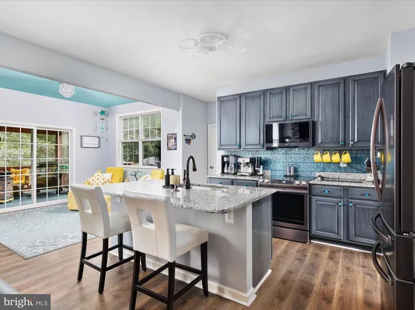 112 Country Club Dr, Cross Junction, VA 22625