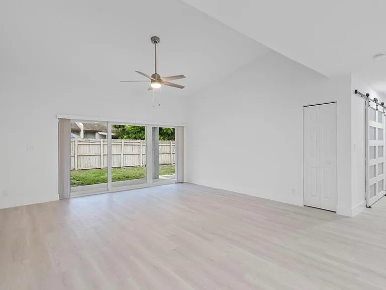 6993 NW 29th Way #6993 — Photo 2