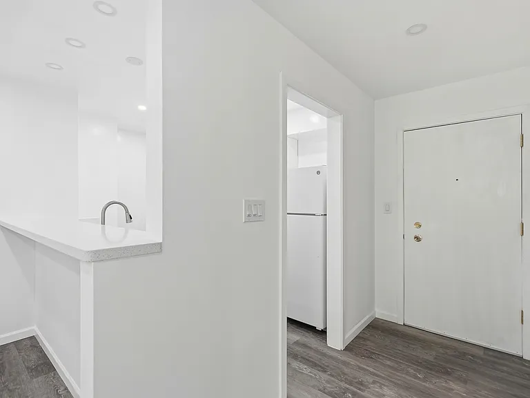 444 Merritt Ave #202 — Photo 13