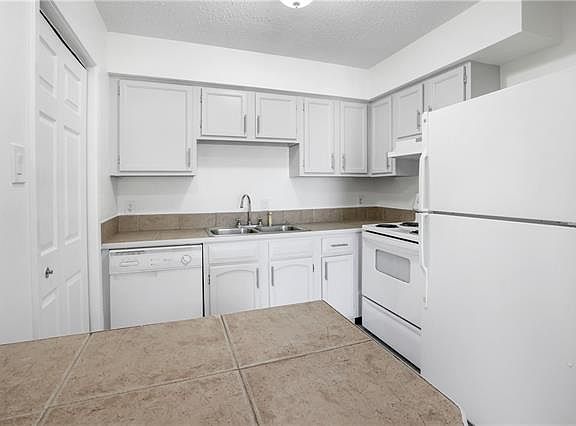 5th image of 812 Martin Behrman Ave APT M
