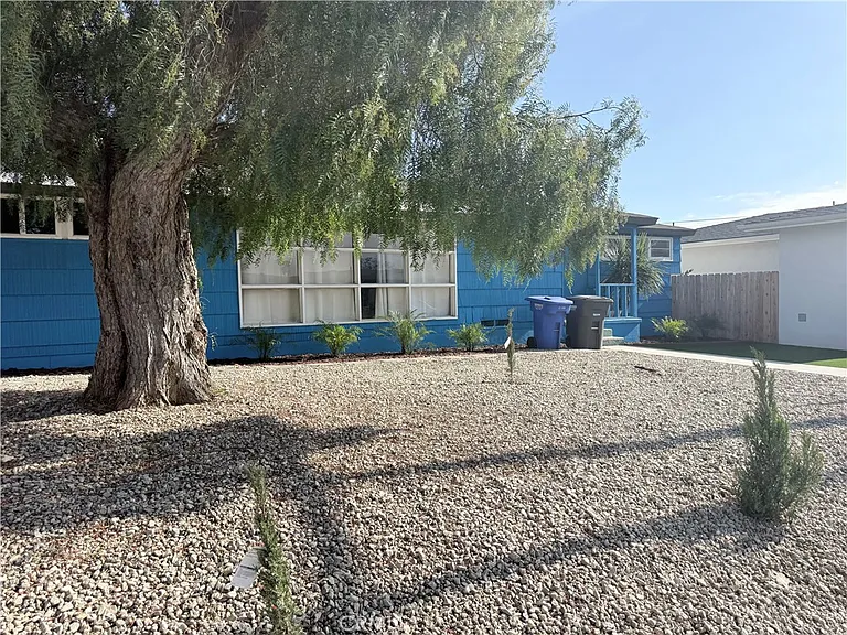 1393 Fern Ave — Photo 3