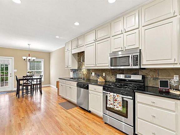 5th image of 5785 Nash Commons Dr