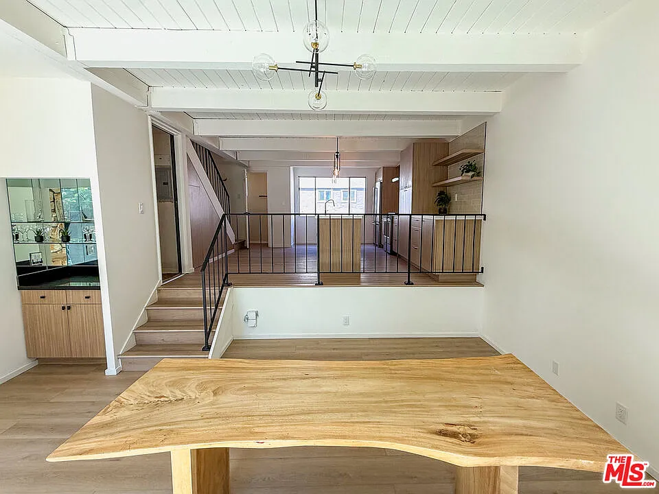 2 bed, 2.5 bath, 1214 sqft, $3,900 — Photo 2