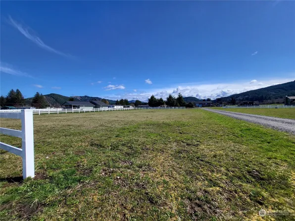 1081 Ashwood Lane, Forks, WA 98331