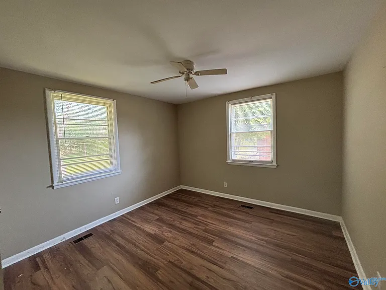 3907 Memorial Pkwy NW — Photo 12
