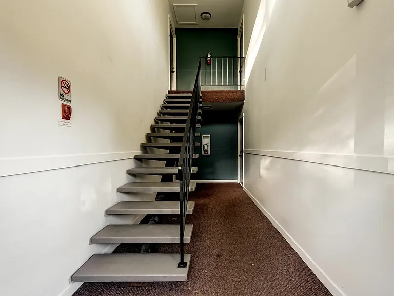 5-web-or-mls- SW Hall Blvd-005