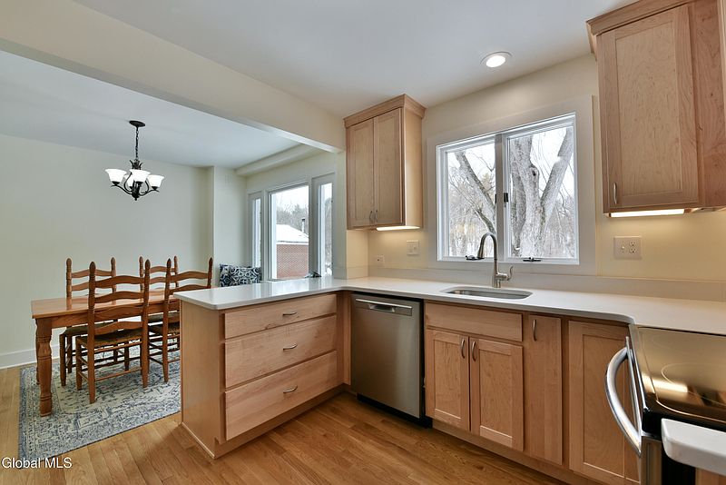 4th image of 29 Washington Avenue