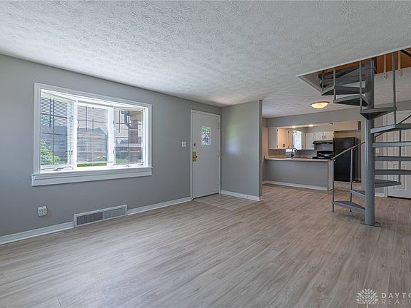 5th image of 521 Oakview Dr