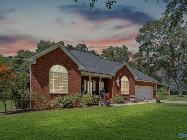 40 Abercrombie Pl, Guntersville, AL 35976