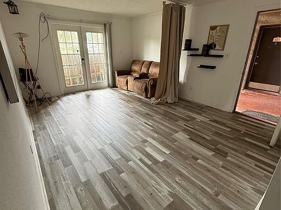 4th image of 305 Wymore Rd #100