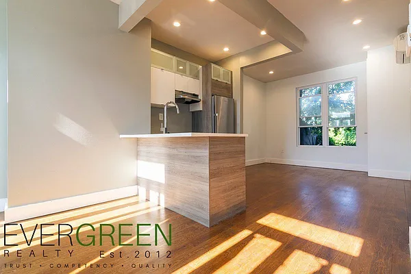 Rented by Evergreen Apartments BK | media 12