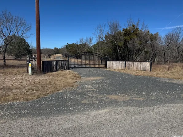 523 Kahn Rd, Rio Frio, TX 78879