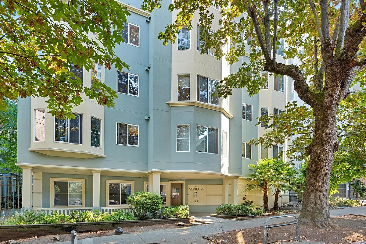 Building Photo - Seneca