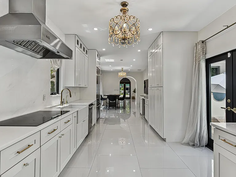 1010 N Rio Vista Blvd — Photo 14