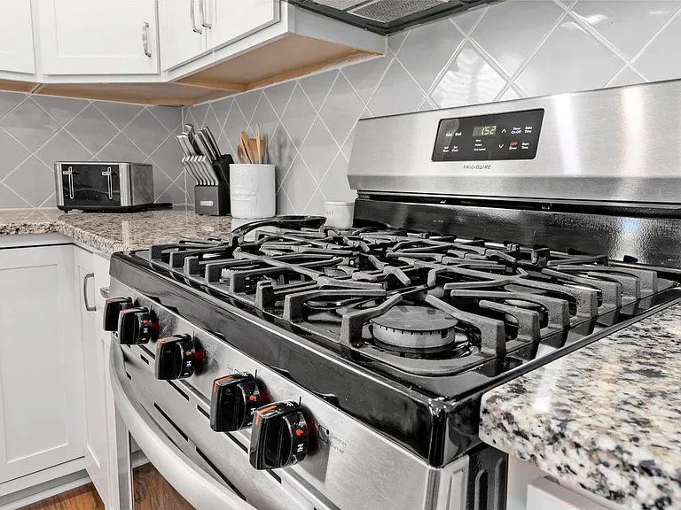 6508 Satjanon Dr — Photo 28