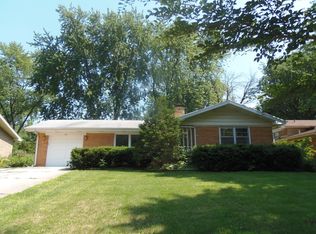 216 Elmwood Dr, Naperville, IL